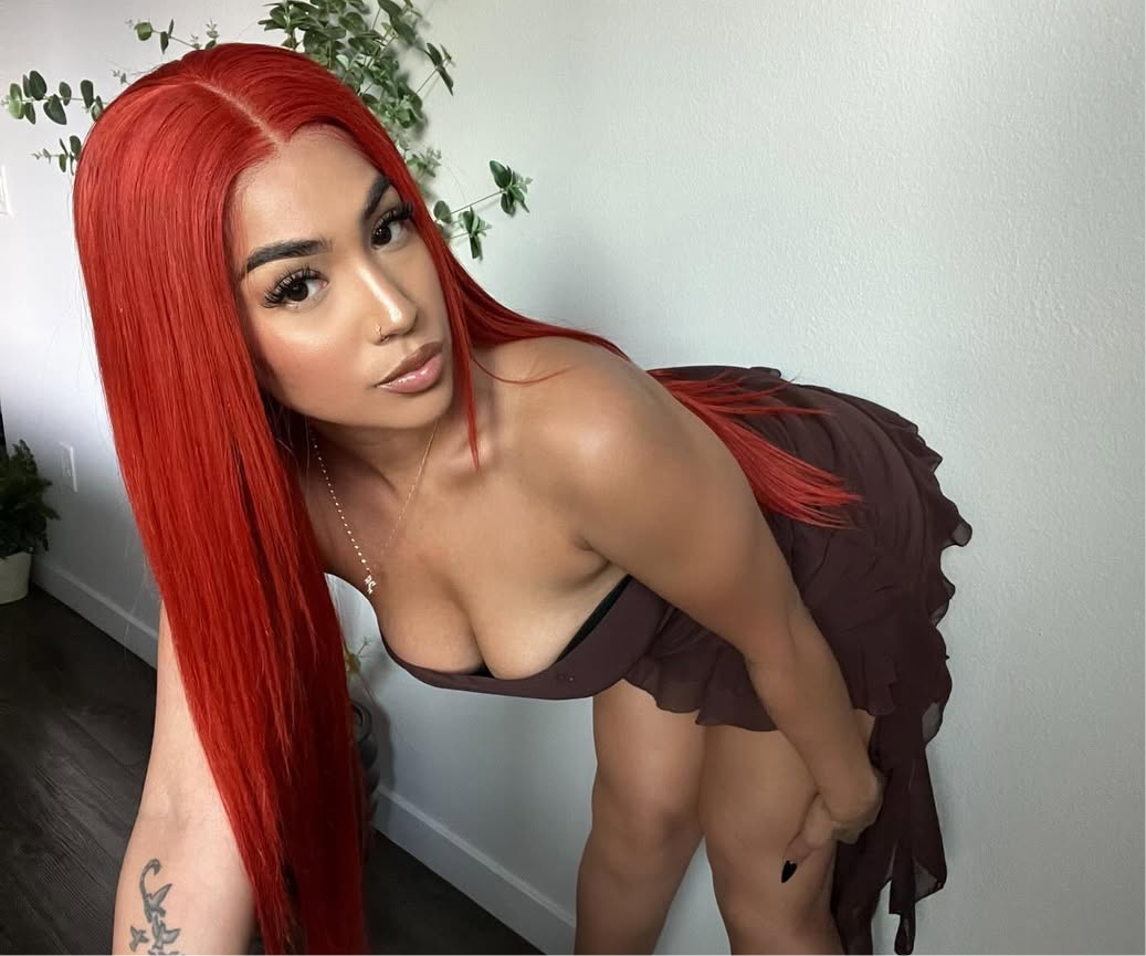 Virdi lace wig with long straight red hair, side-swept bangs