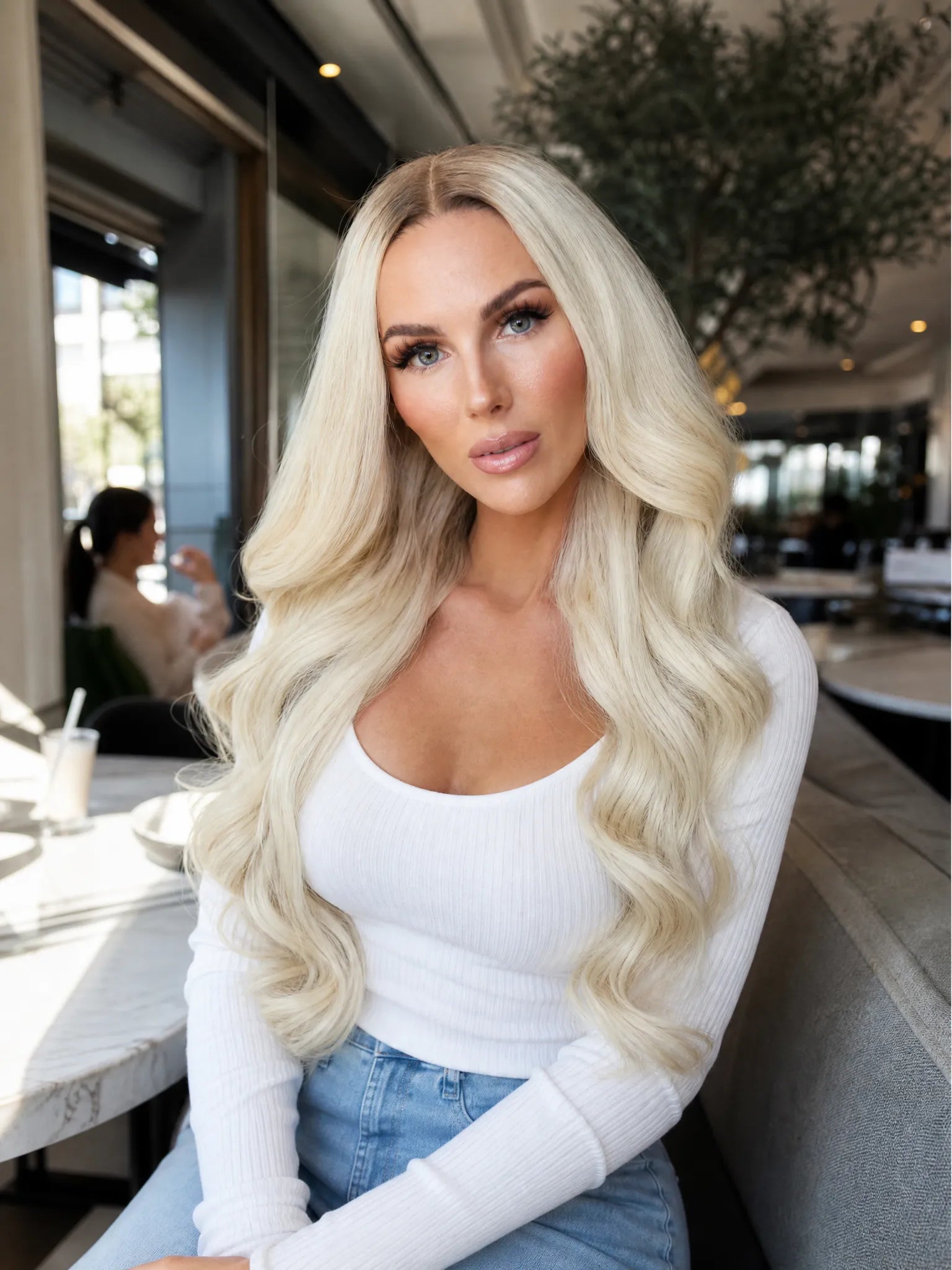 Blonde lace wig with loose body-wave waves and natural hairline