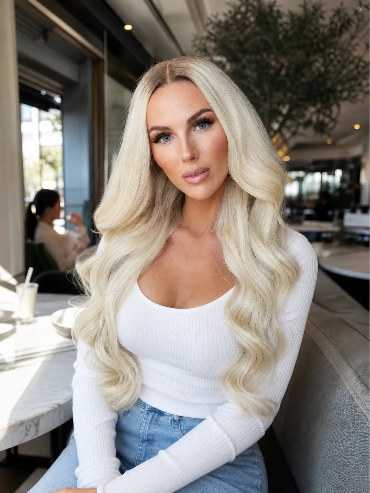 Blonde lace wig with loose body-wave waves and natural hairline