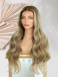 Long wavy wig in light brown-blonde with natural-looking waves