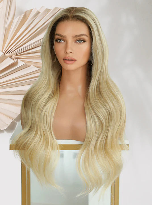 Long wavy wig in light blonde with smooth, voluminous curls
