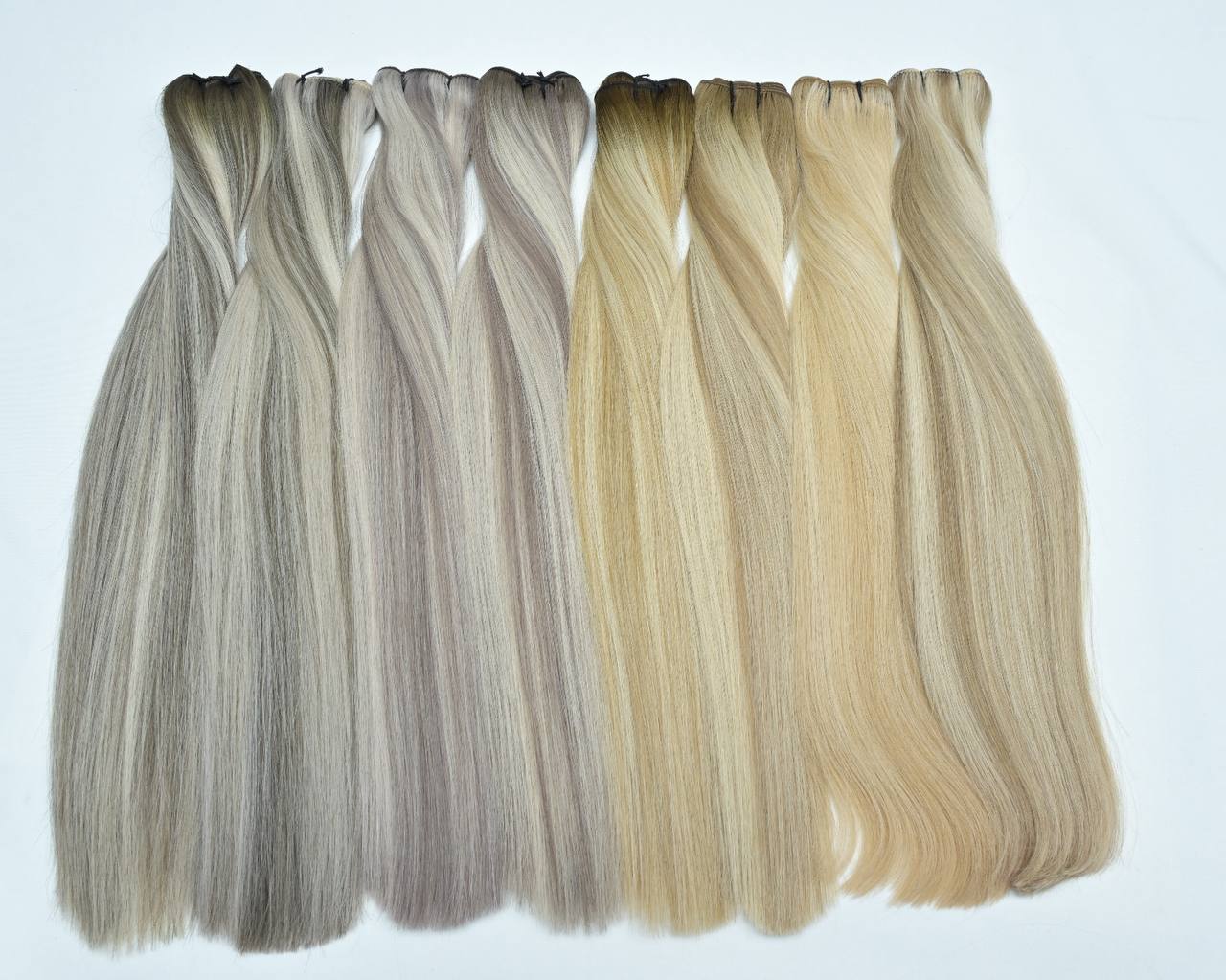 Straight hair weft bundle with gray-to-blonde gradient strands