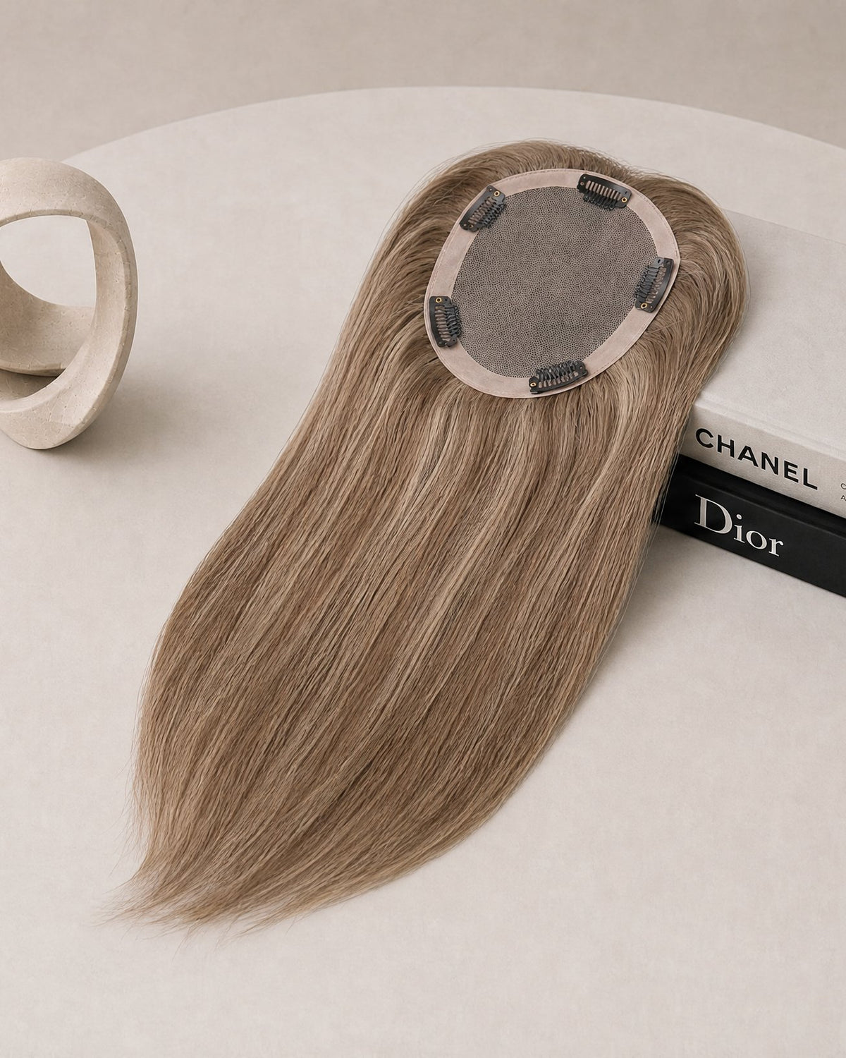 5.5"x 6" silk base Topper, shade 8001 — close-up of the hair